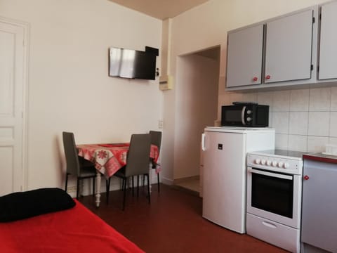 TV and multimedia, Kitchen or kitchenette, Living room, Dining area