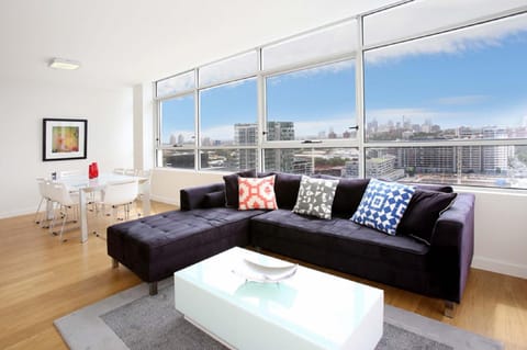 Moore to See - Modern and Spacious 3BR Zetland Apartment with Views over Moore Park Condo in Kensington