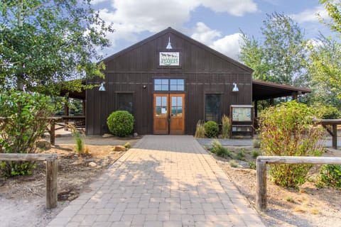 17 Meadow House Apartment in Sunriver