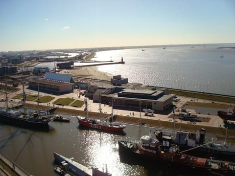 Bird's eye view, Balcony/Terrace, Seating area, Beach, River view