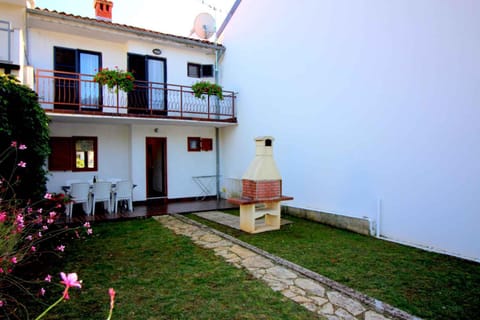 Property building, Summer, Garden, fireplace