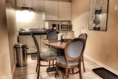Cozy Little Apartment #11 by Amazing Property Rentals Condo in Gatineau