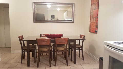 Three-Bedroom Apartment Sweet #6 by Amazing Property Rentals Appartement in Gatineau