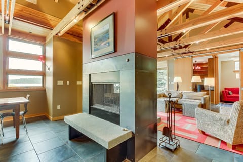 Fidalgo Island Waterfront Stunner House in Puget Sound