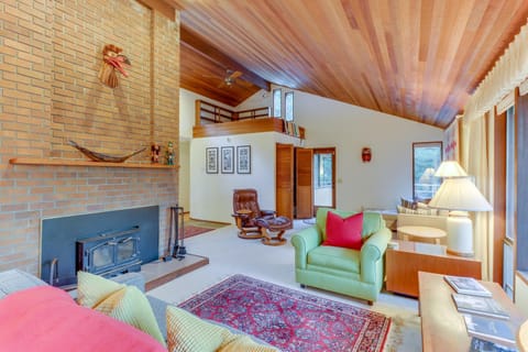 Sleeping Raven Woodland Retreat House in Washington