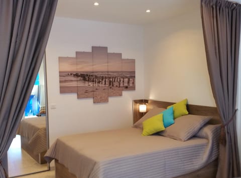 Bed, Photo of the whole room