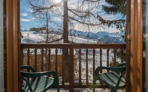 Balcony/Terrace, Mountain view