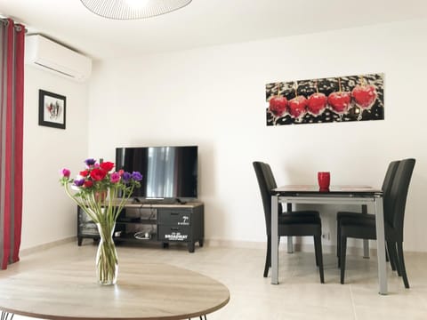 TV and multimedia, Balcony/Terrace, Kitchen or kitchenette, Living room, Dining area