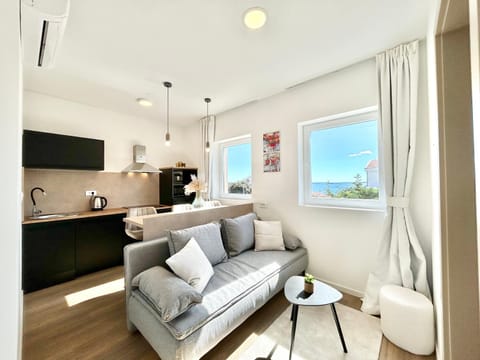 Deluxe Villa No.10 - Rooms & Apartments Bed and Breakfast in Novalja