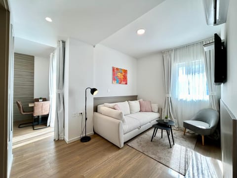 Deluxe Villa No.10 - Rooms & Apartments Bed and Breakfast in Novalja