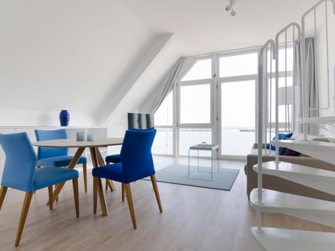 TV and multimedia, View (from property/room), Kitchen or kitchenette, Living room, Other, Decorative detail, Seating area, Dining area, Lake view, Sea view, Area and facilities