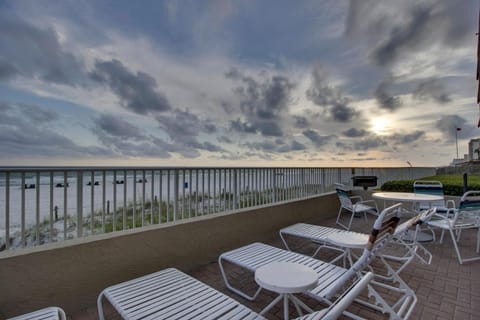 Gulf Gate 402 Apartment in Lower Grand Lagoon