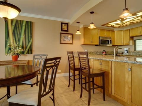 Coffee/tea facilities, Kitchen or kitchenette, Dining area