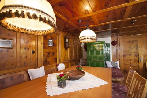 Pension der Steinbock - das 300 Jahre alte Bauernhaus - TIROL Bed and Breakfast in Saint Anton am Arlberg