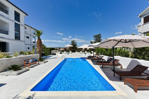 Balcony/Terrace, Swimming pool