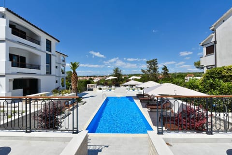 Balcony/Terrace, Swimming pool