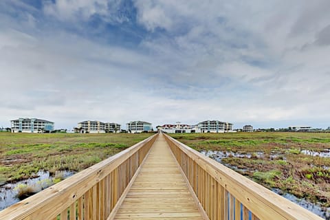 Sand Swept Apartment in Galveston Island