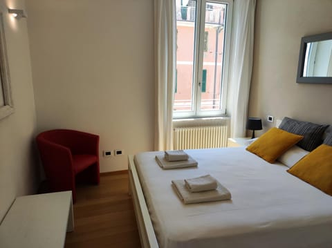Santa Marta Rooms - Via Roma 23 Bed and Breakfast in Vernazza