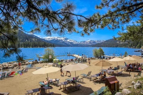 Donner Lakefront Retreat House in Truckee