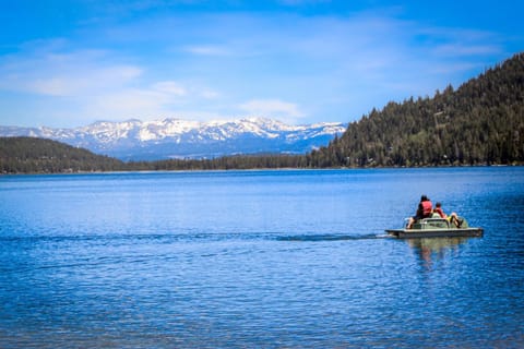 Donner Lakefront Retreat House in Truckee