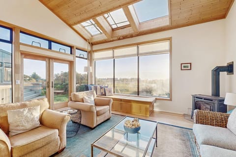 Del Mar Meadow House in Sonoma County