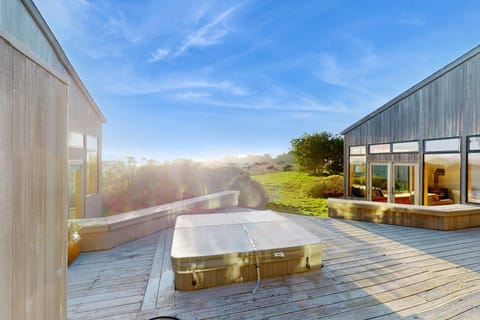 Del Mar Meadow House in Sonoma County