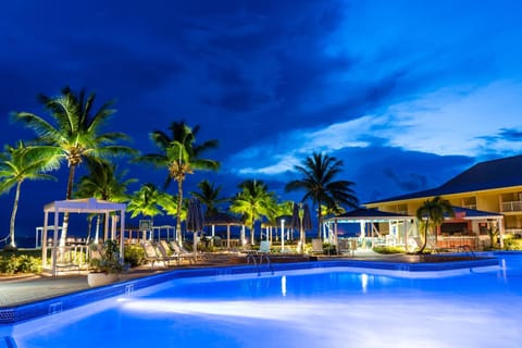 Night, Pool view, Swimming pool, sunbed