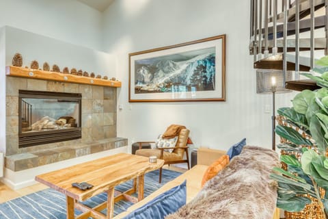Squaw Valley Ski Flat Condo in Palisades Tahoe (Olympic Valley)