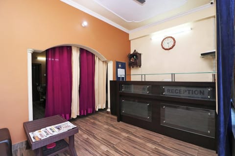 OYO Gomti Nagar Near Indira Nagar Metro Station Hotel in Lucknow
