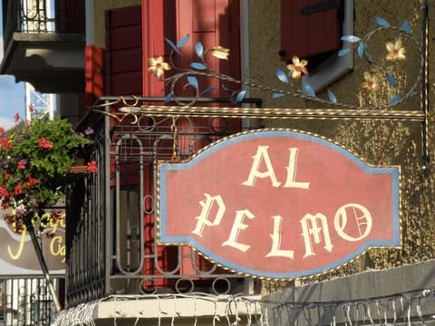 Facade/entrance, Property logo or sign, Decorative detail