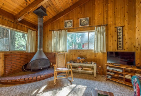 Bear's Den House in Idyllwild-Pine Cove