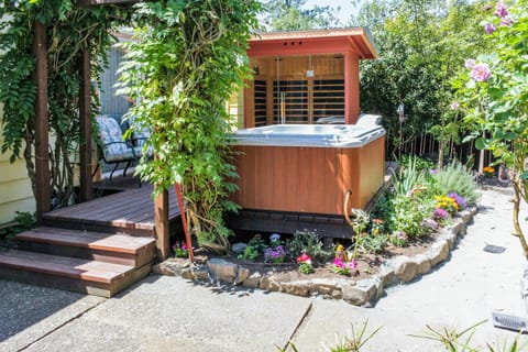 Hummingbird Garden Retreat Haus in Santa Rosa