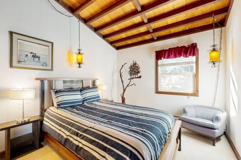 Squaw Valley Views Condo #15 Apartment in Palisades Tahoe (Olympic Valley)