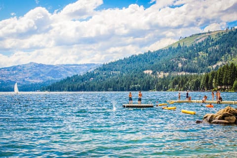 Sierra Solstice House in Truckee