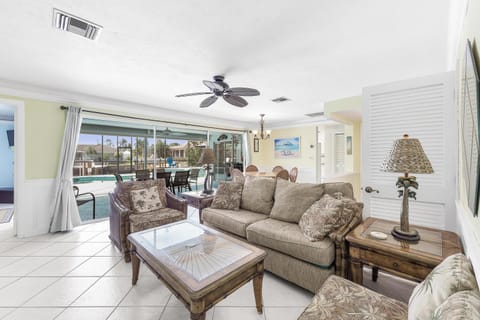 961 Abaco Court Casa in Marco Island