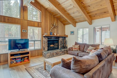 Beaver Pond Northstar Luxury Chalet with Hot Tub Chalet in Northstar Drive