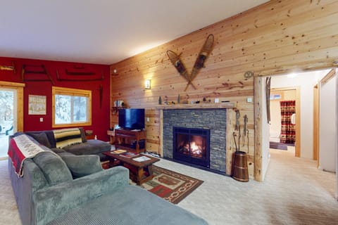 Strawberry Log Cabin Retreat House in McCall