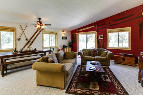 Strawberry Log Cabin Retreat House in McCall