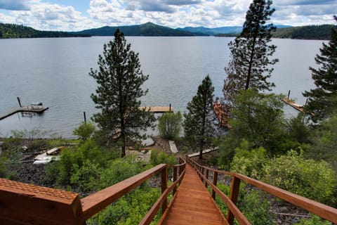 Picture Perfect Panoramic Paradise House in Kootenai County