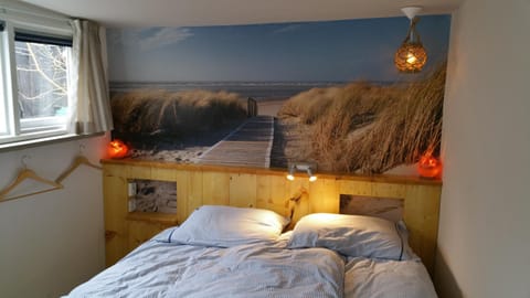 Property building, Bed, Day, Photo of the whole room, Decorative detail, Decorative detail, Beach, Bedroom, On site, Pets, Pets, Garden view, Garden view, Sea view