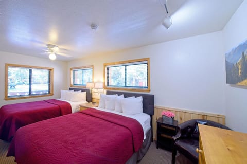 Sitzmark Sports Lodge Apartment hotel in Red River