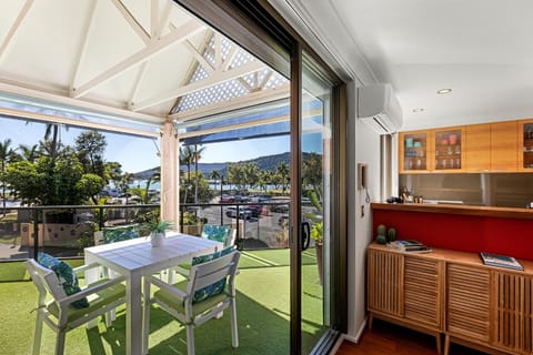 Montipora Unit 3 - In the heart of Airlie, wi-fi and Netflix Apartment in Airlie Beach