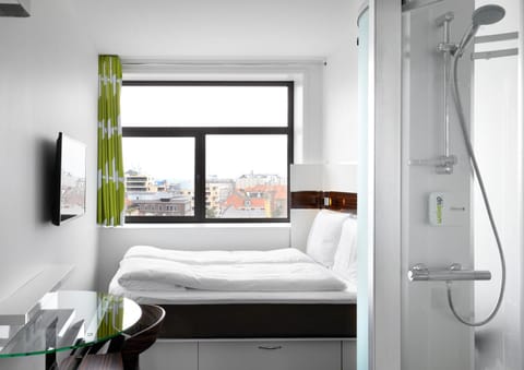Bed, Photo of the whole room, Street view