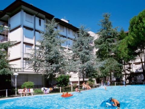 Facade/entrance, Swimming pool