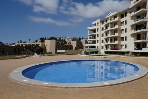 FLH Garajau Balcony with Pool Condominio in Caniço