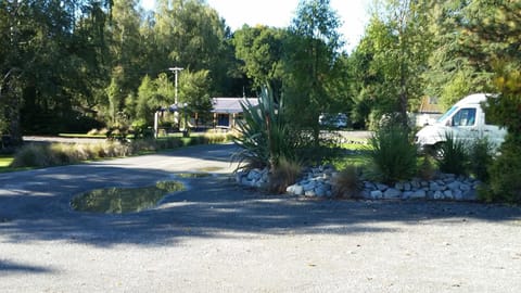 Fairlie Holiday Park Campground/ 
RV Resort in Otago