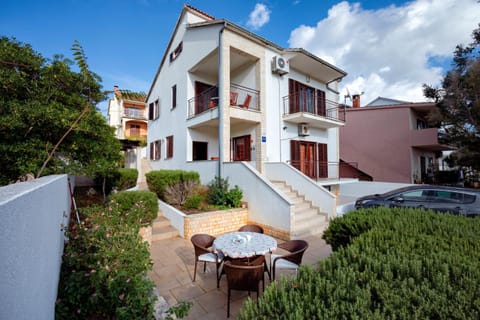 Apartment Mirjana - EV friendly Wohnung in Stari Grad