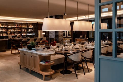 Lounge or bar, Dinner