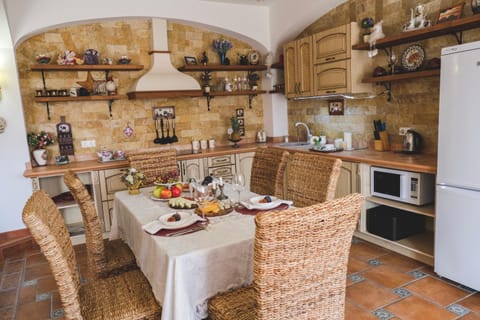 Dining area, Communal kitchen