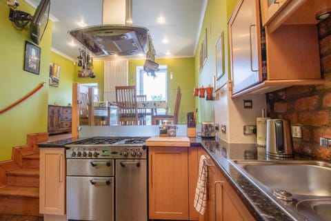 Kitchen or kitchenette, dishwasher, pet friendly, stove